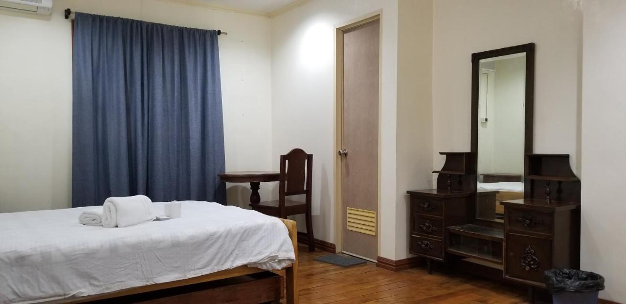 Buenavista Family Inn Tagudin Esterno foto